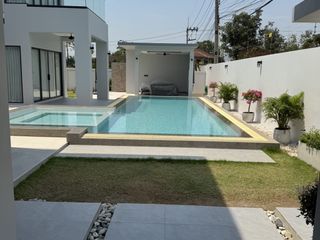 For Rent 5 Bedroom Villa In Bang Lamung, Chonburi
