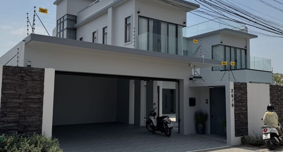 For rent 5 bedrooms villa in East Pattaya, Pattaya