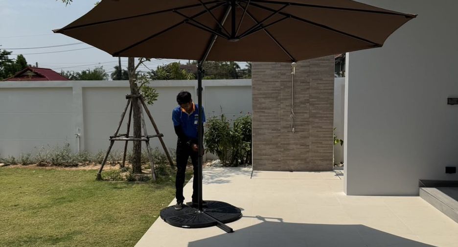 For rent 5 bedrooms villa in East Pattaya, Pattaya