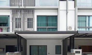 For rent and for sale 3 bedrooms townhouse in Lat Phrao, Bangkok