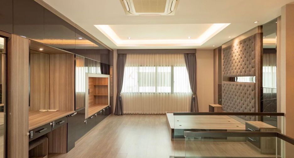Reihenhaus zur Miete und zum Kauf mit 3 Zimmer in Lat Phrao, Bangkok