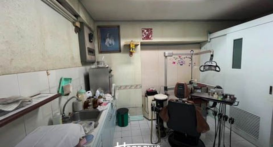 Gewerbefläche zum Kauf mit 4 Zimmer in Mueang Nonthaburi, Nonthaburi