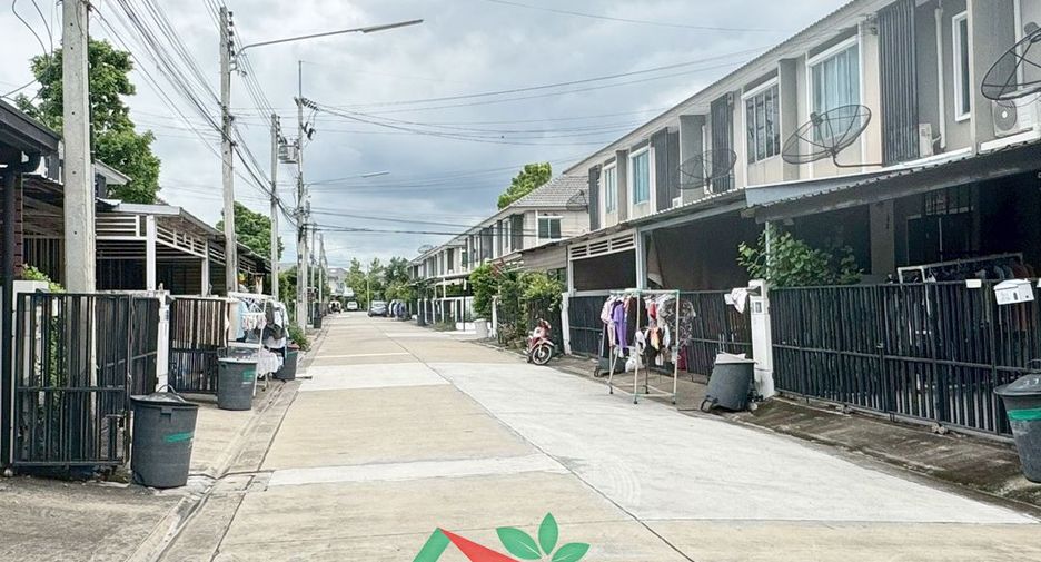 For sale 3 bedrooms townhouse in Phutthamonthon, Nakhon Pathom