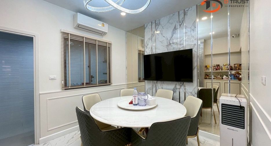 For sale 4 bedrooms house in Lat Krabang, Bangkok