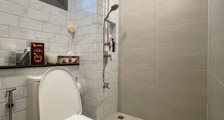For sale 4 bedrooms house in Lat Krabang, Bangkok