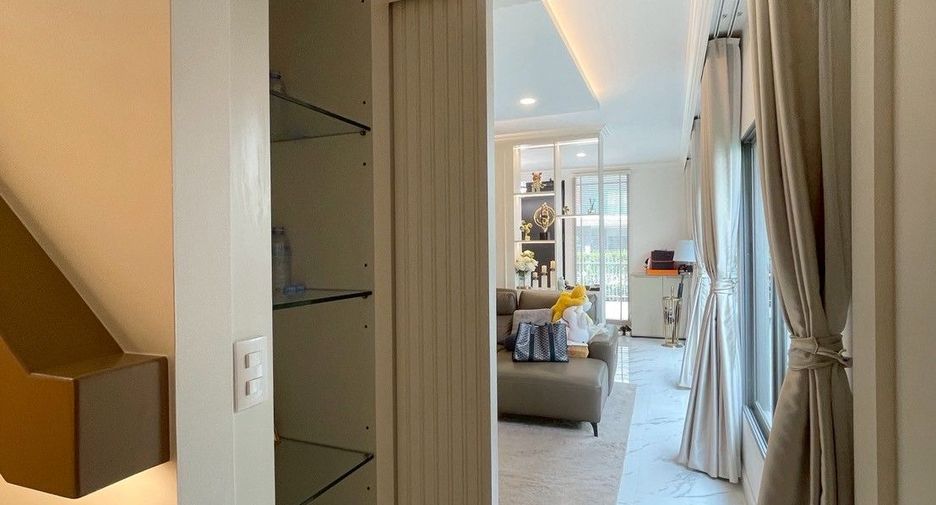 For sale 4 bedrooms house in Lat Krabang, Bangkok