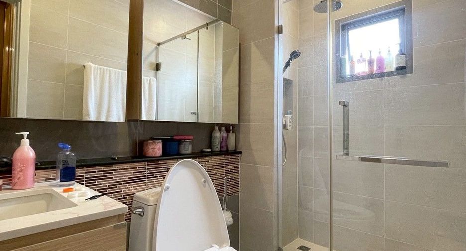 For sale 4 bedrooms house in Lat Krabang, Bangkok