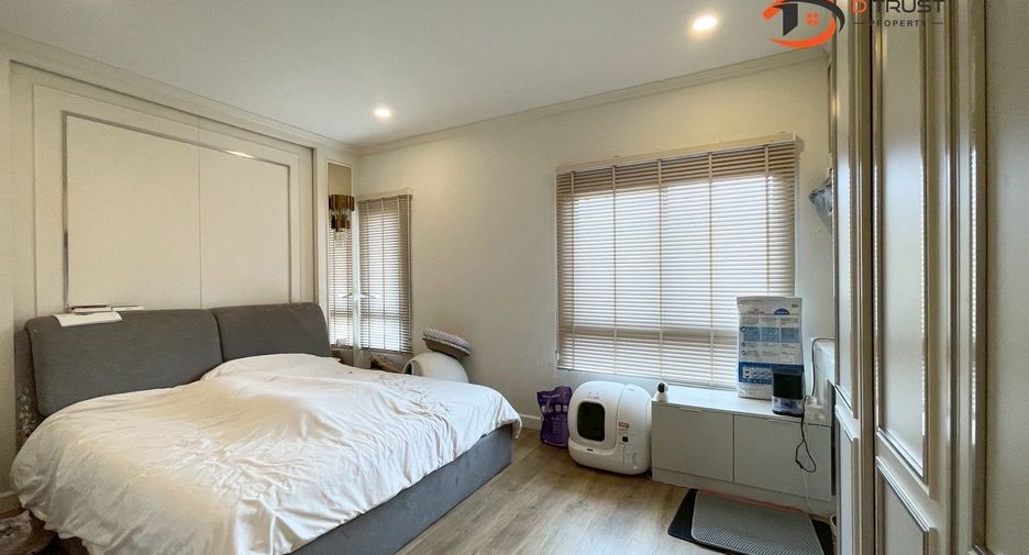 For sale 4 bedrooms house in Lat Krabang, Bangkok