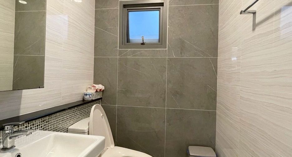 For sale 4 bedrooms house in Lat Krabang, Bangkok