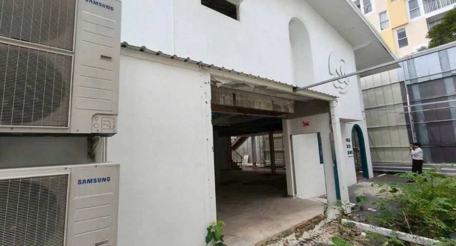 For rent retail Space in Watthana, Bangkok