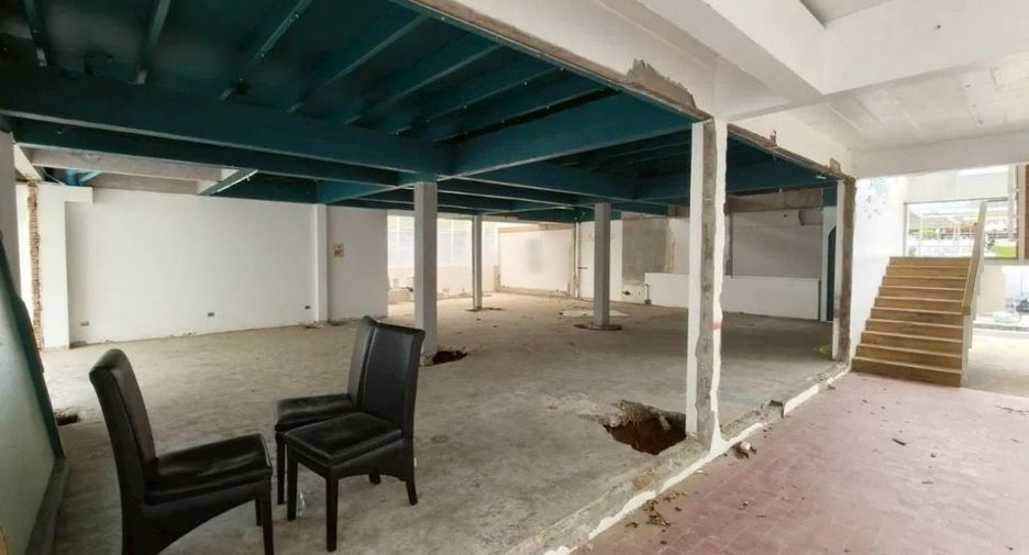For rent retail Space in Watthana, Bangkok