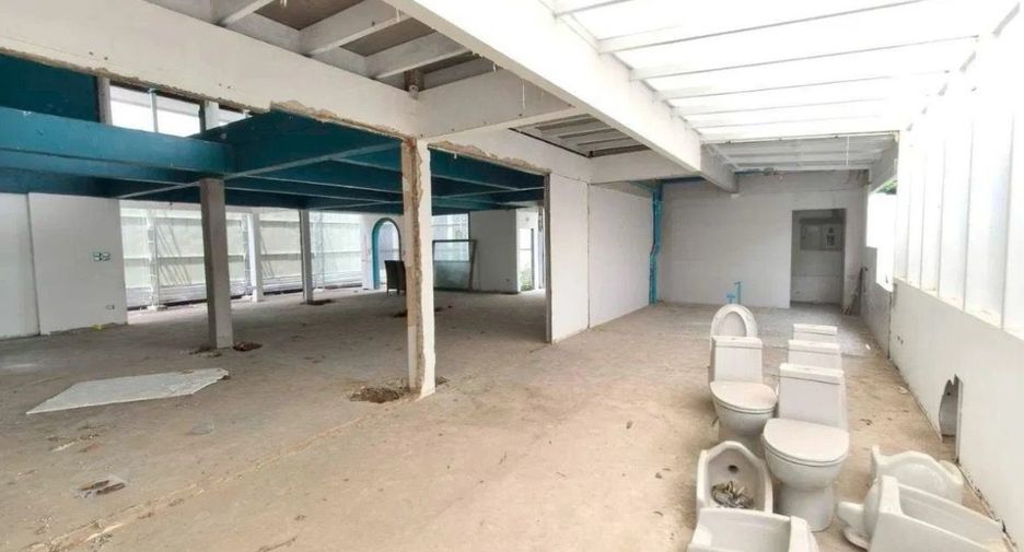 For rent retail Space in Watthana, Bangkok