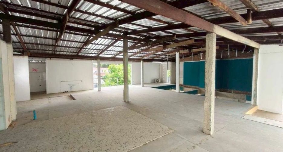 For rent retail Space in Watthana, Bangkok