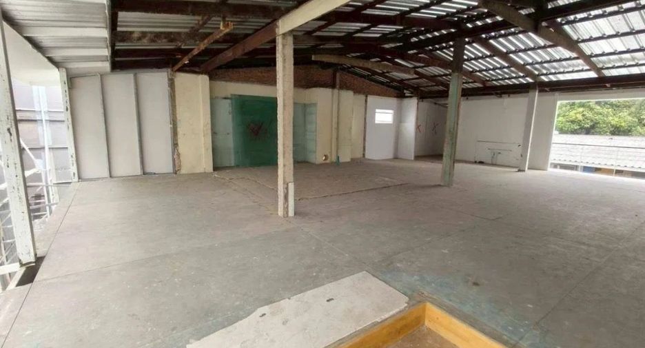 For rent retail Space in Watthana, Bangkok