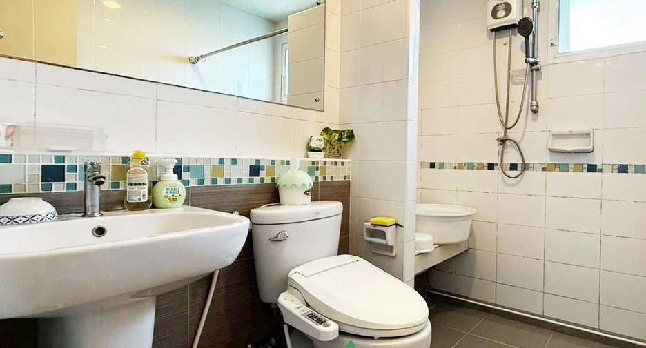 For sale 4 bedrooms house in Khlong Sam Wa, Bangkok