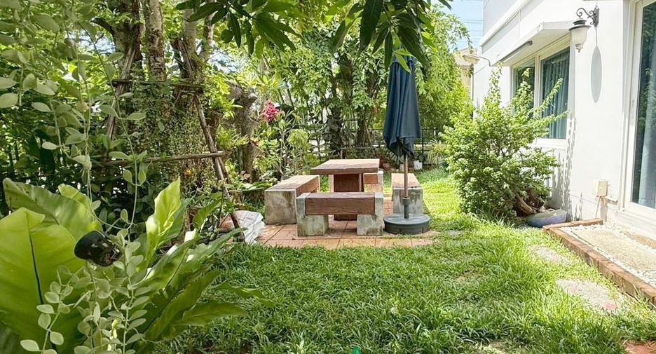 For sale 4 bedrooms house in Khlong Sam Wa, Bangkok