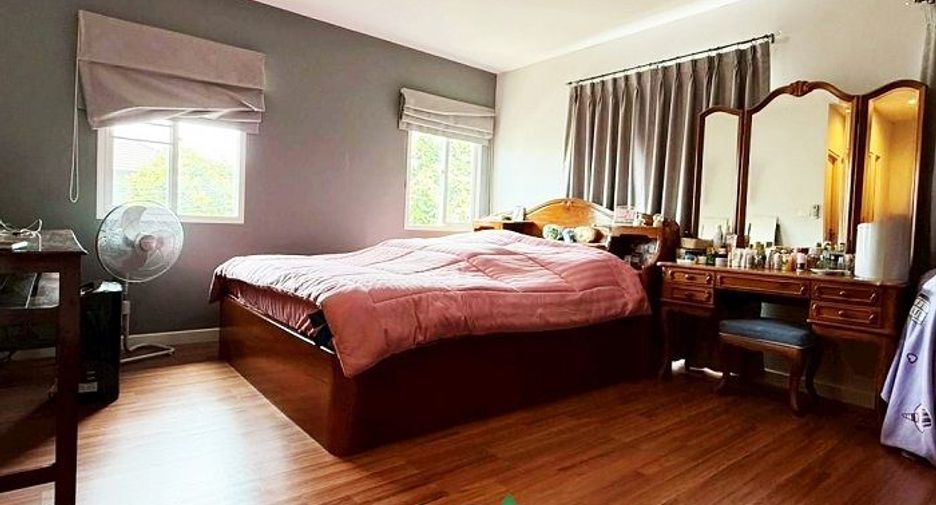 For sale 4 bedrooms house in Khlong Sam Wa, Bangkok