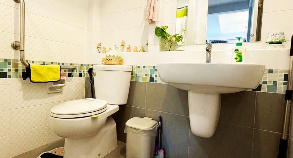 For sale 4 bedrooms house in Khlong Sam Wa, Bangkok