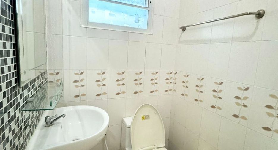 For rent 3 bedrooms house in Si Racha, Chonburi