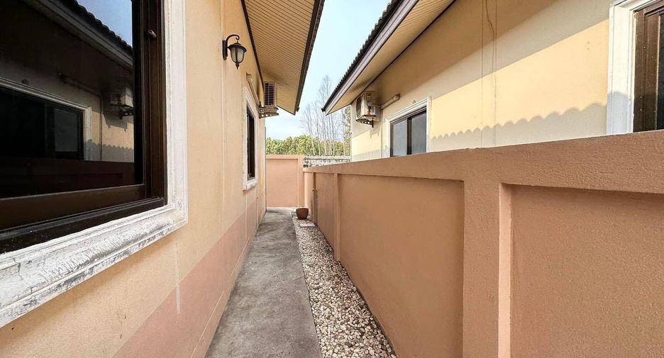 For rent 3 bedrooms house in Si Racha, Chonburi