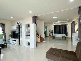 出租 3 卧室 独立屋 在 Si Racha, Chon Buri