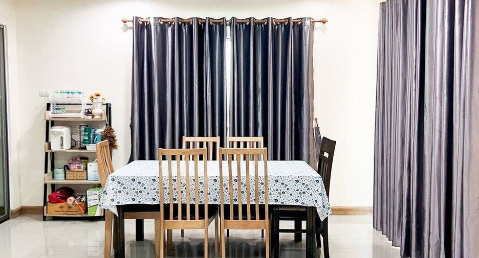 For rent 3 bedrooms house in Si Racha, Chonburi