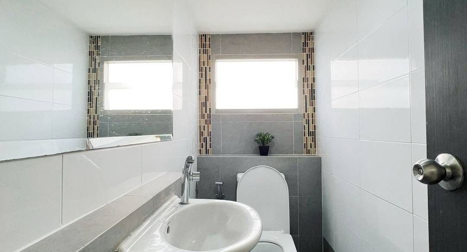 For rent 3 bedrooms house in Si Racha, Chonburi