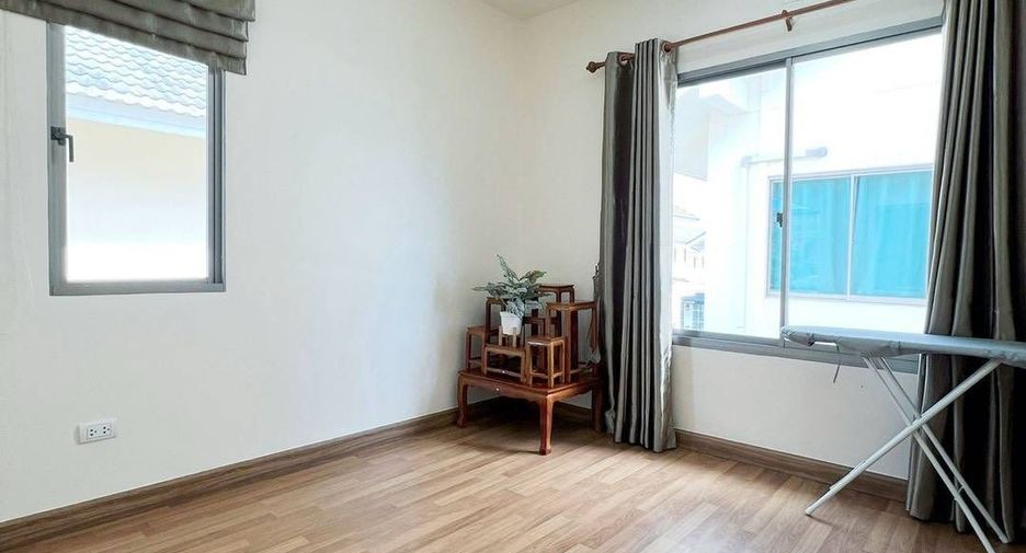 For rent 3 bedrooms house in Si Racha, Chonburi