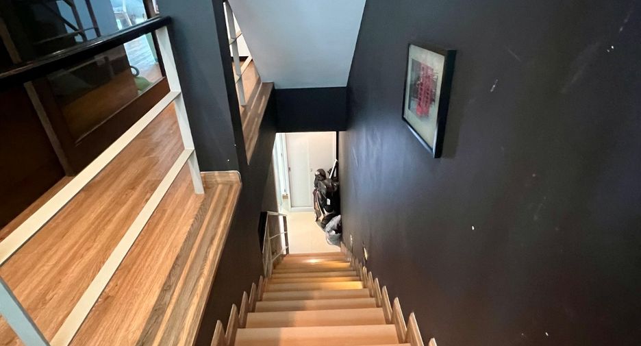 For rent 3 bedrooms townhouse in Suan Luang, Bangkok