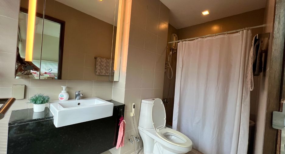 For rent 3 bedrooms townhouse in Suan Luang, Bangkok