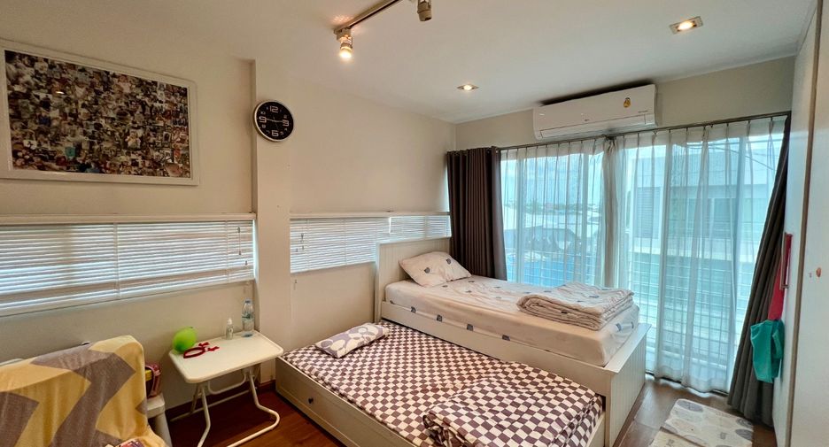 For rent 3 bedrooms townhouse in Suan Luang, Bangkok