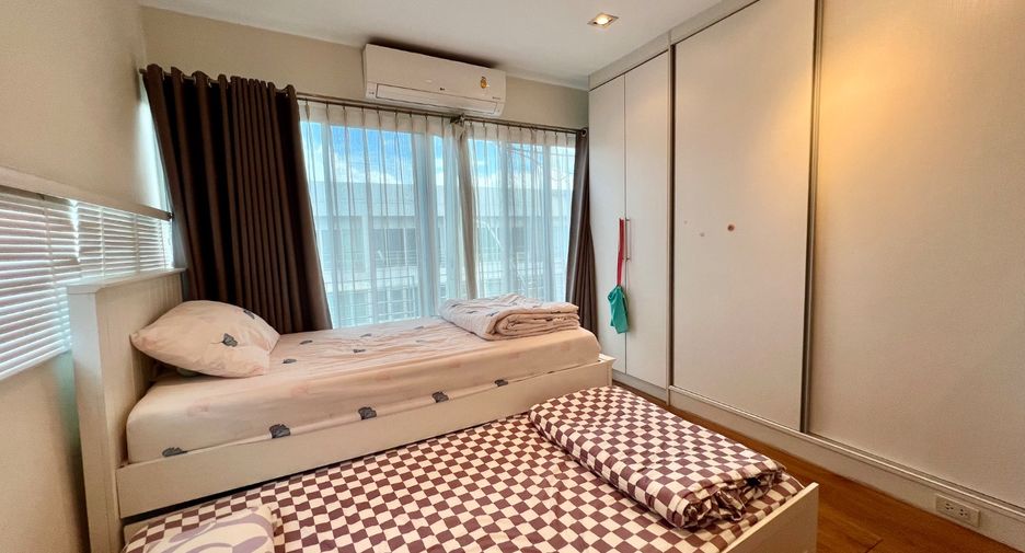 For rent 3 bedrooms townhouse in Suan Luang, Bangkok