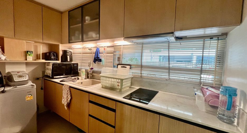 For rent 3 bedrooms townhouse in Suan Luang, Bangkok