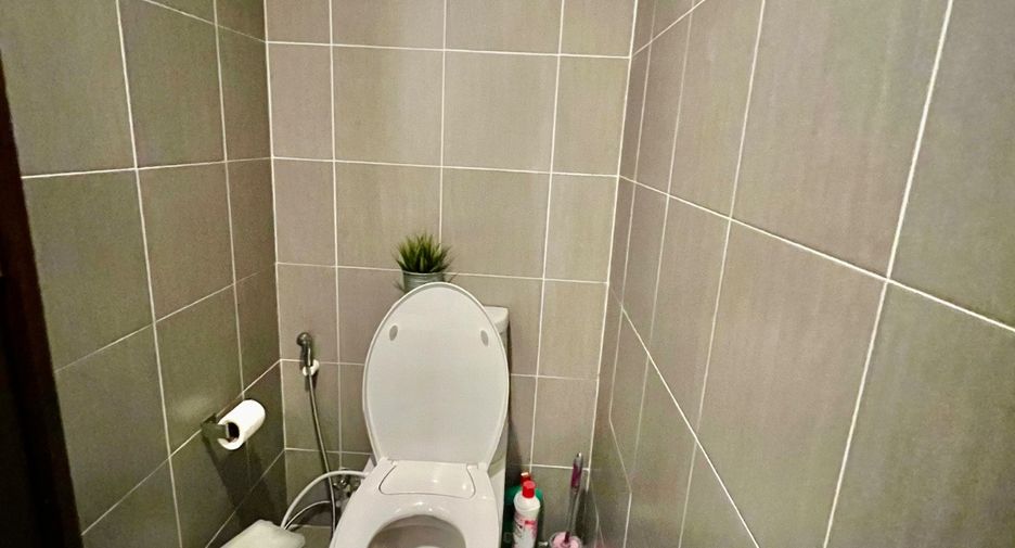 For rent 3 bedrooms townhouse in Suan Luang, Bangkok