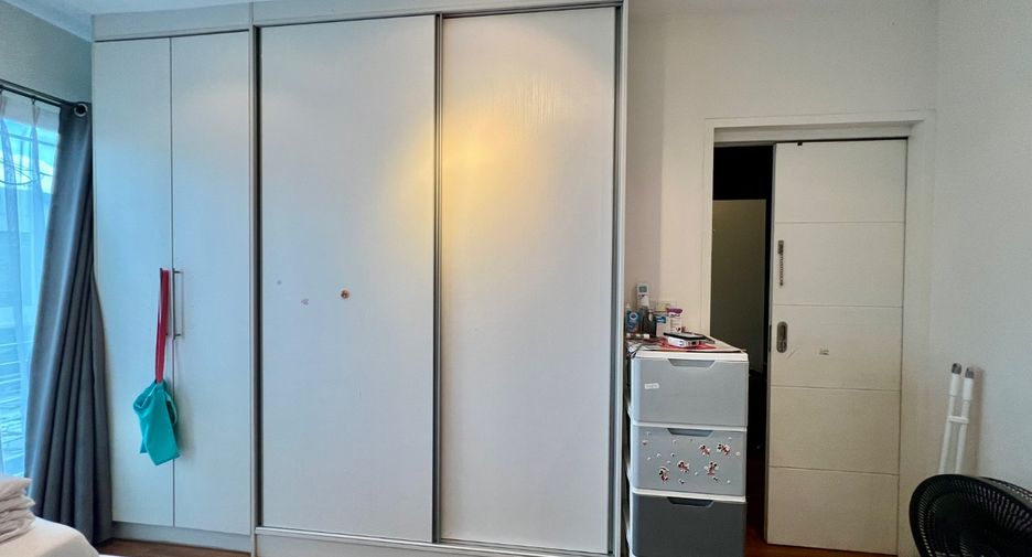 For rent 3 bedrooms townhouse in Suan Luang, Bangkok