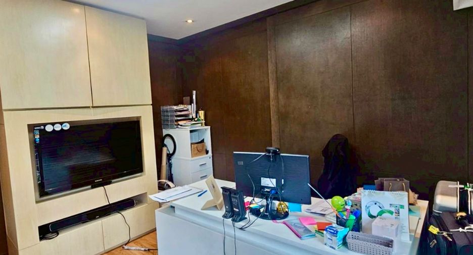 For rent 3 bedrooms townhouse in Suan Luang, Bangkok