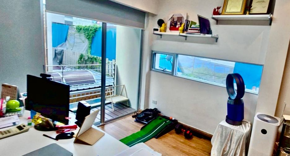 For rent 3 bedrooms townhouse in Suan Luang, Bangkok