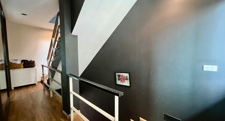 For rent 3 bedrooms townhouse in Suan Luang, Bangkok