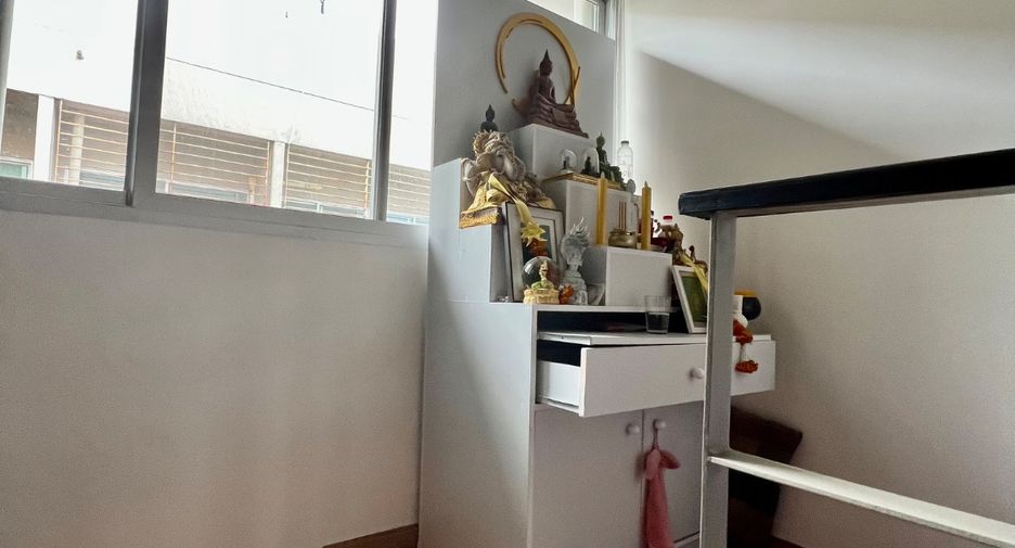 For rent 3 bedrooms townhouse in Suan Luang, Bangkok