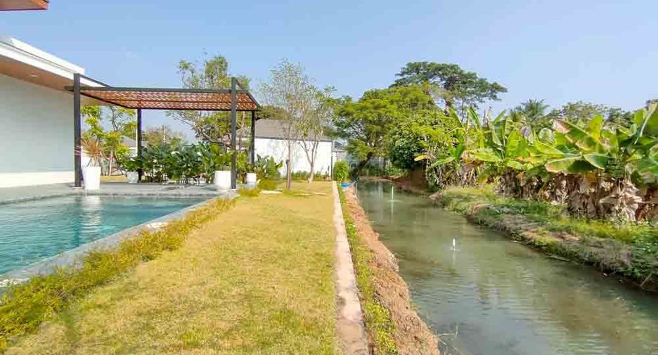 For sale 3 bedrooms villa in Saraphi, Chiang Mai