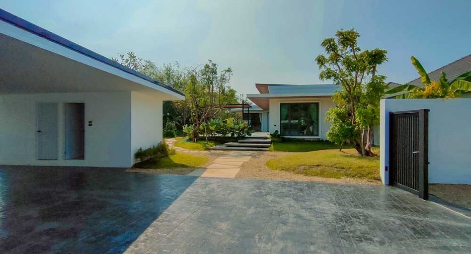 For sale 3 bedrooms villa in Saraphi, Chiang Mai