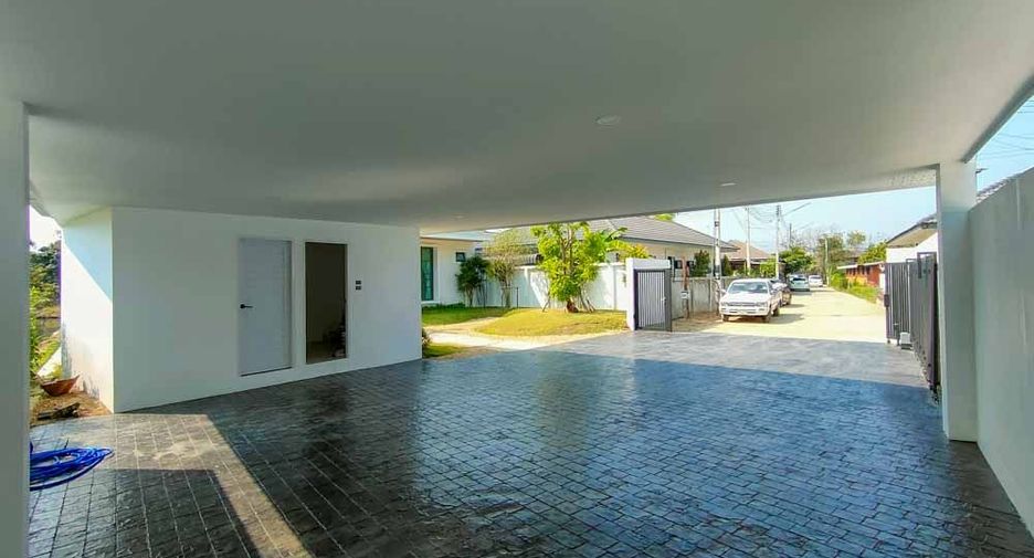 For sale 3 bedrooms villa in Saraphi, Chiang Mai