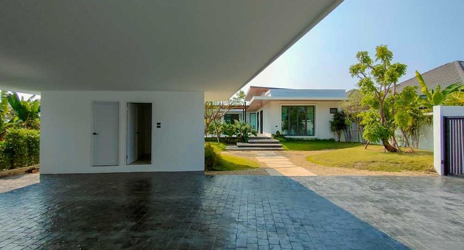 For sale 3 bedrooms villa in Saraphi, Chiang Mai