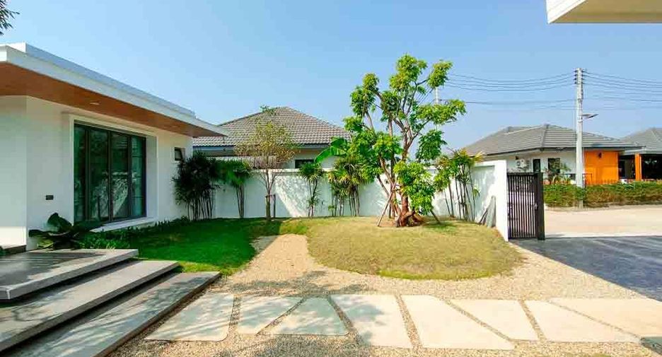 For sale 3 bedrooms villa in Saraphi, Chiang Mai