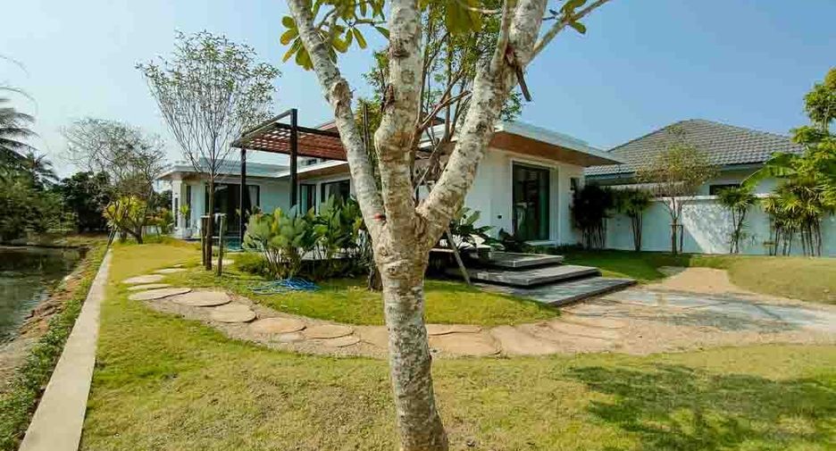 For sale 3 bedrooms villa in Saraphi, Chiang Mai