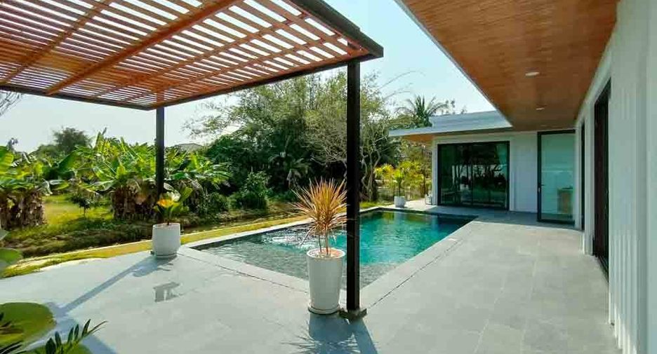 For sale 3 bedrooms villa in Saraphi, Chiang Mai