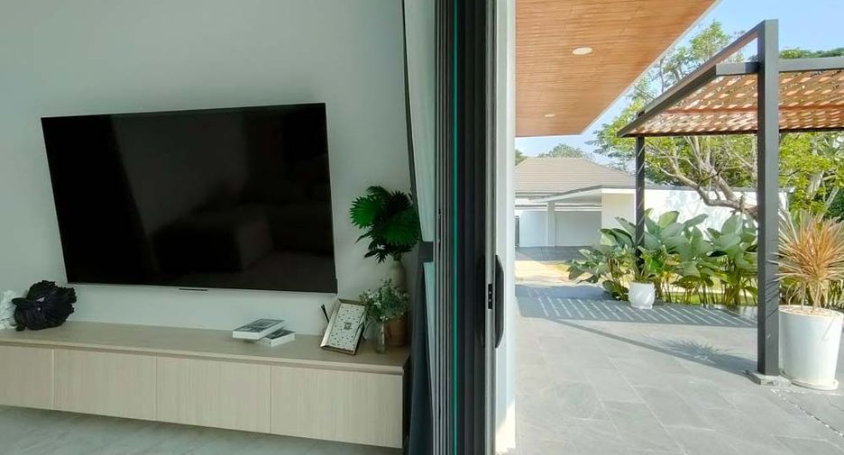For sale 3 bedrooms villa in Saraphi, Chiang Mai