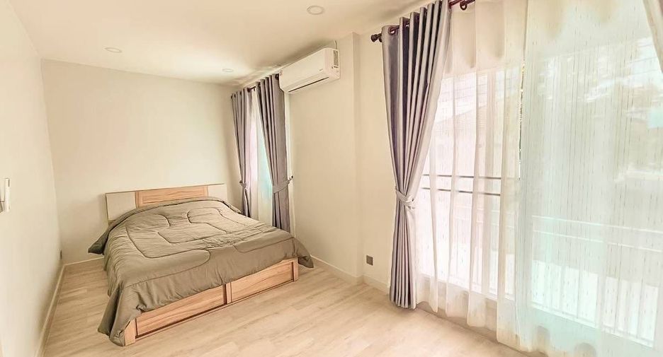 For rent 3 bedrooms house in San Kamphaeng, Chiang Mai