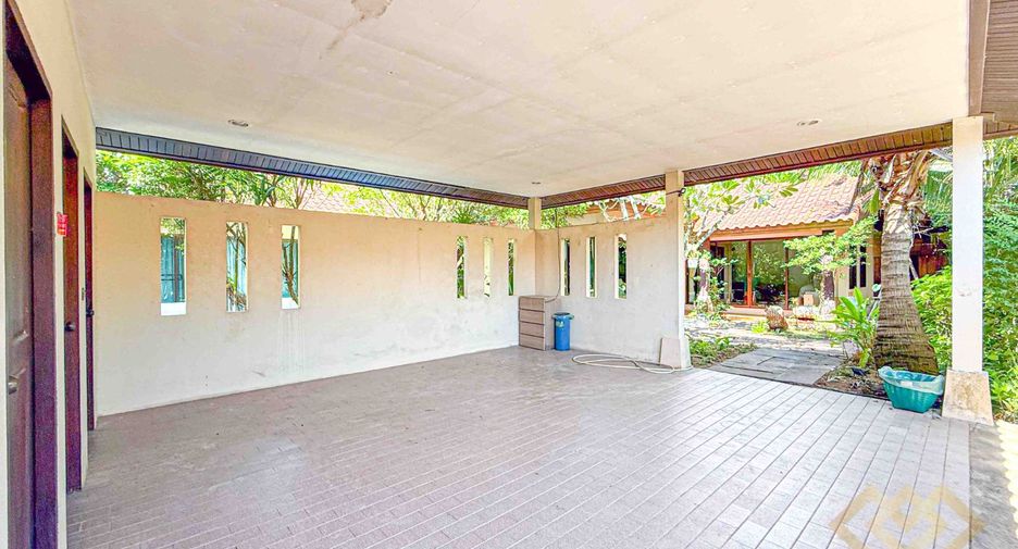 Casa en alquiler de 3 habitaciones en Sattahip, Chonburi