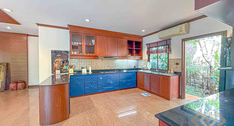 Casa en alquiler de 3 habitaciones en Sattahip, Chonburi